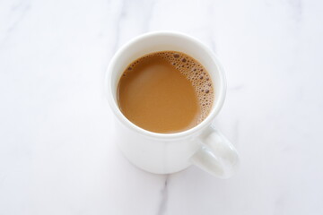 朝のひとときにぴったりのカフェ・オ・レは、ミルクをたっぷり入れたコーヒー
