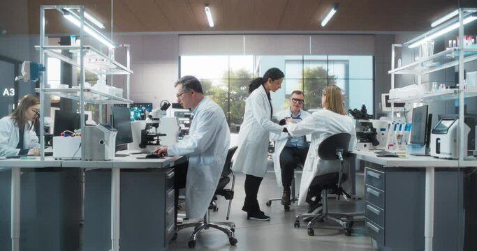 Multiethnic Medical Supervisor Having a Conversation with Caucasian Scientists About Cloning and Other Research Projects, Gene Editing Technology and Experiments. Smart Diverse Team Working in a Lab