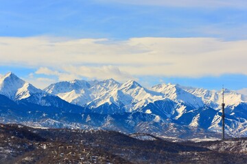 Obraz premium The winter view of the Almaty mountains taken from the surrounding hills