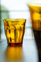 カフェで出された、水が入ったコップ