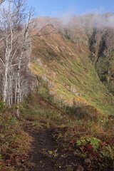 霧かかる晩秋の尻別岳