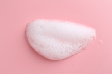 Sample of fluffy foam on pink background, top view - obrazy, fototapety, plakaty