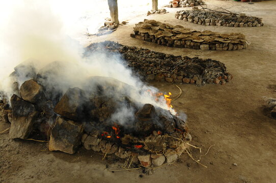 Hindu cremation, funeral pyre, Tiruchirappali, Tamil Nadu, India