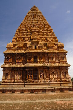 Vimana, Brihadeeswarar (Brihadisvara) Hindu Chola temple, Thanjavur, UNESCO World Heritage Site, Tamil Nadu, India