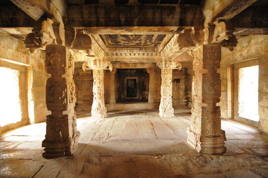 Mandapa in a Vishnu Virukpaksha Temple, Hampi, UNESCO World Heritage Site, Karnataka, India