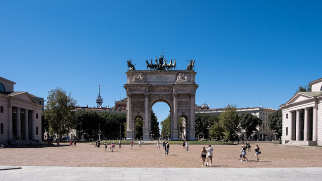 View of Porta Sempione (Simplon Gate) and Arco della Pace (Arch of Peace), 19th century triumphal arch with Roman roots, Milan, Lombardy, Italy