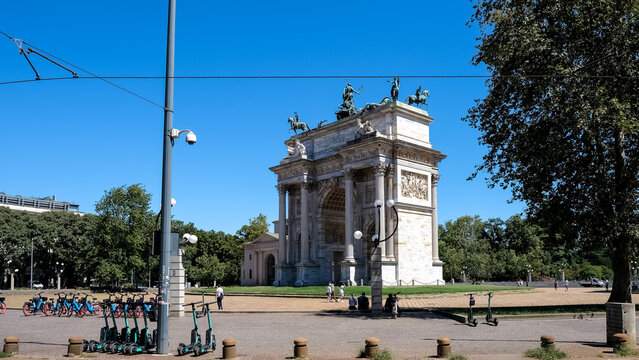 View of Porta Sempione (Simplon Gate) and Arco della Pace (Arch of Peace), 19th century triumphal arch with Roman roots, Milan, Lombardy, Italy