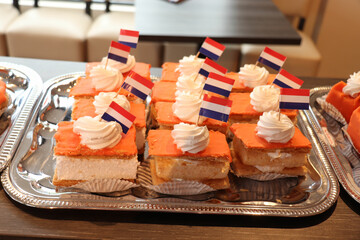 Orange tompouce pastry for Dutch King´s Day - 780625725