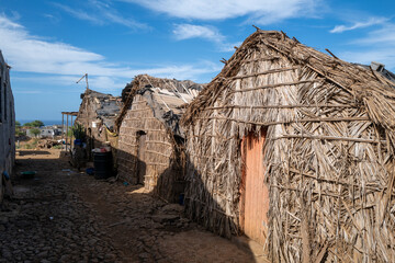 des cases africaines en paille sur l'île de Saint Vincent au Cap Vert en Afrique occidentale