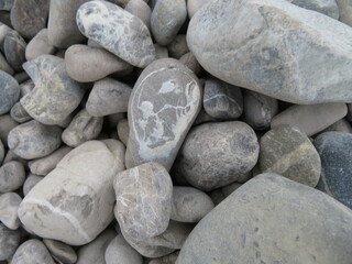 Steine im Forggensee