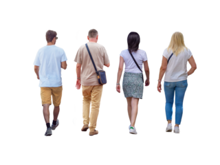 Vue de dos de deux hommes et deux femmes adultes marchant en été, habillés de manière décontractée 