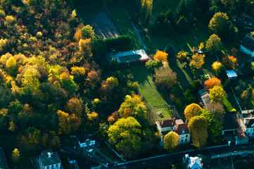 vue aérienne de la ville de Vernouillet à l'automne