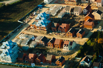 vue aérienne d'un lotissement en construction à Vernouillet à l'automne - 780744570