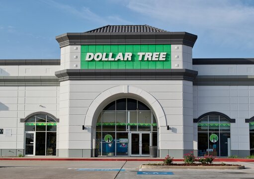 Dollar Tree business storefront exterior, parking lot retail company, no people Houston TX USA 04-07-2024.