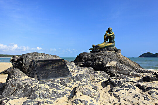 The public sculpture of Songkhla Golden Mermaid in the morning scene at Samila Beach, Songkhla, Thailand 