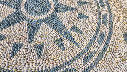 A floor pattern created by arranging small round stones on the seashore