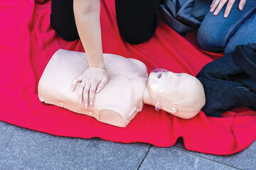 CPR with one hand for child