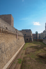 Fototapeta na wymiar Bari, Castello Svevo, fossato senza acqua, cielo sereno