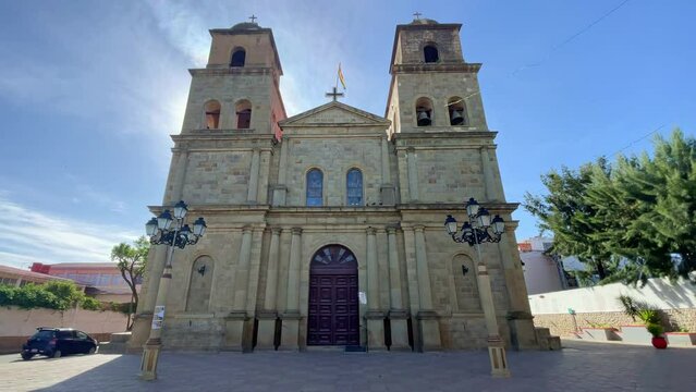 Paneo ascendente de Iglesia Catedral de Tarija 