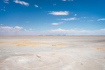 Minimalist view of Uyuni Salt flats in Bolivia (Salar of Uyuni)
