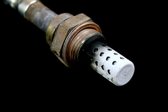 Oxygen level sensor for a combustible engine. 