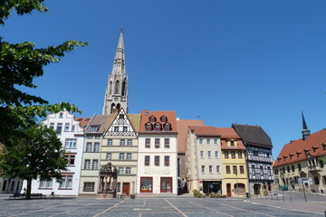 Markt in Merseburg mit Kirchturm Sankt Maximi