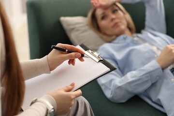 Professional psychotherapist working with patient in office - obrazy, fototapety, plakaty
