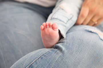 Little newborn baby feet portrait photography 