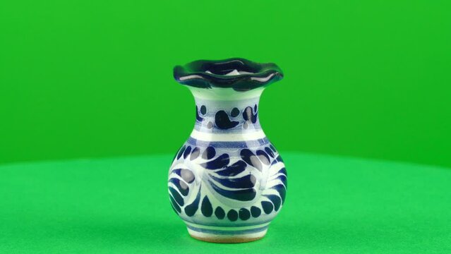 Mexican mini model jar ceramic talavera puebla poblana cer&aacute;mica blue on green background chroma key background replacement backdrop objet in a turntable 3d spinning loop