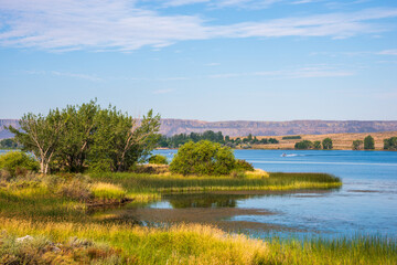 Fototapeta na wymiar Steamboat Rock State Park by Banks Lake in the Grand Coulee, in Washington State