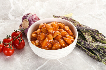 White beans in tomato sauce