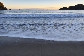 南伊豆　弓ヶ浜　美しい海と夕暮れ　コピースペースあり（日本、静岡県）
Minamiizu Yumigahama Beautiful sea and sunset Copy space available(Shizuoka Prefecture, Japan)

