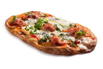 Pinsa romana condita con mozzarella, sugo e prosciutto cotto, cibo italiano  - 781128594