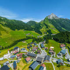 Warth im Bregenzerwald, höchstgelegene Gemeinde in Vorarlberg im Luftbild