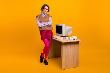 Photo portrait of attractive young woman folded arms confident workspace dressed retro office...