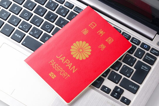 日本のパスポート（一般旅券10年用赤色）
