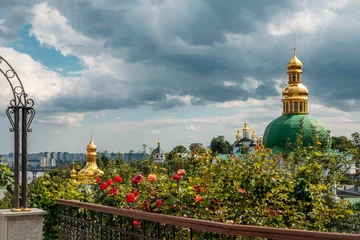 Fotobehang Kiev Pechersk Lavra monastery in Kyiv against a cloudy sky © Wirestock