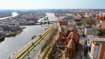 Obraz premium March view of Szczecin from above, with the city's panorama and the flowing Oder River.