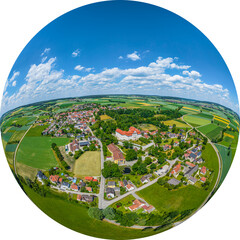 Ausblick auf Bertholdsheim in Oberbayern, Little Planet-Ansicht, freigestellt