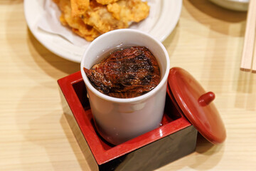 高級なフグ料理のお店。
大型のトラフグを味わえる。

ふぐちり（トラフグの鍋料理）、てっさ（トラフグの薄造り刺し身）、トラフグの唐揚げ、トラフグの皮のあえ物、トラフグのひれ酒など。

フグには猛毒があるが、フグ調理師免許を持つ和食料理人の熟練の技術によって毒の部位を除去してもらえます。
味は淡白でありながら奥深い味わい。歯ごたえもしっかりしていて最高に美味。

日本国神奈川県川崎市にて。
2024