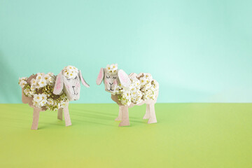 Bring spring indoors with a fun paper craft activity. Hand-make adorable puppets using cardboard...