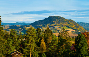 Fototapeta na wymiar view of the mountains in autumn