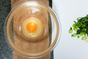 Candied eggs, also known as soft-boiled eggs, runny eggs, and soft-boiled eggs, are special cooking eggs with a semi-liquid yolk and solidified egg whites. Unique taste, egg yolk is like syrup