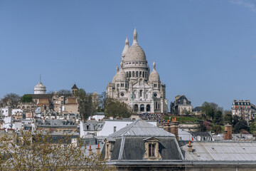 Photo du Sacré Coeur au sommet de la butte Montmartre à Paris. 