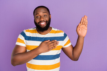 Photo of positive confident man wear striped t-shirt rising palm begging tell only truth isolated violet color background - obrazy, fototapety, plakaty