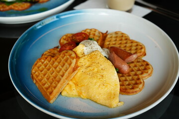 Breakfast Morning Set, Bread, Fruits, and Salad - モーニング セット 朝食
