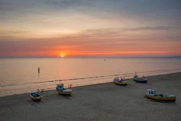 Papier Peint photo autocollant La Baltique, Sopot, Pologne Beautiful sunrise on the beach of Baltic Sea in Sopot, Poland