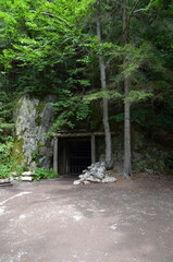 Naklejka premium Kompleks Riese, Podziemne Miasto Osówka, wejście, Sierpnica, Polska