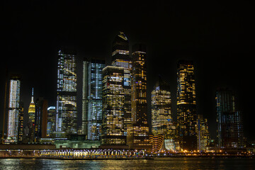 Fototapeta premium Buindings and skyscrapers at night in New York City (USA)