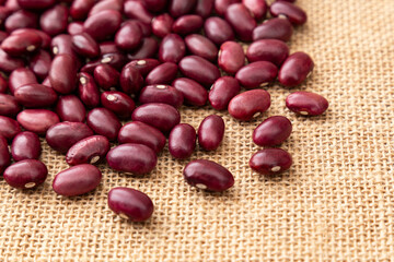 麻布に大正金時豆